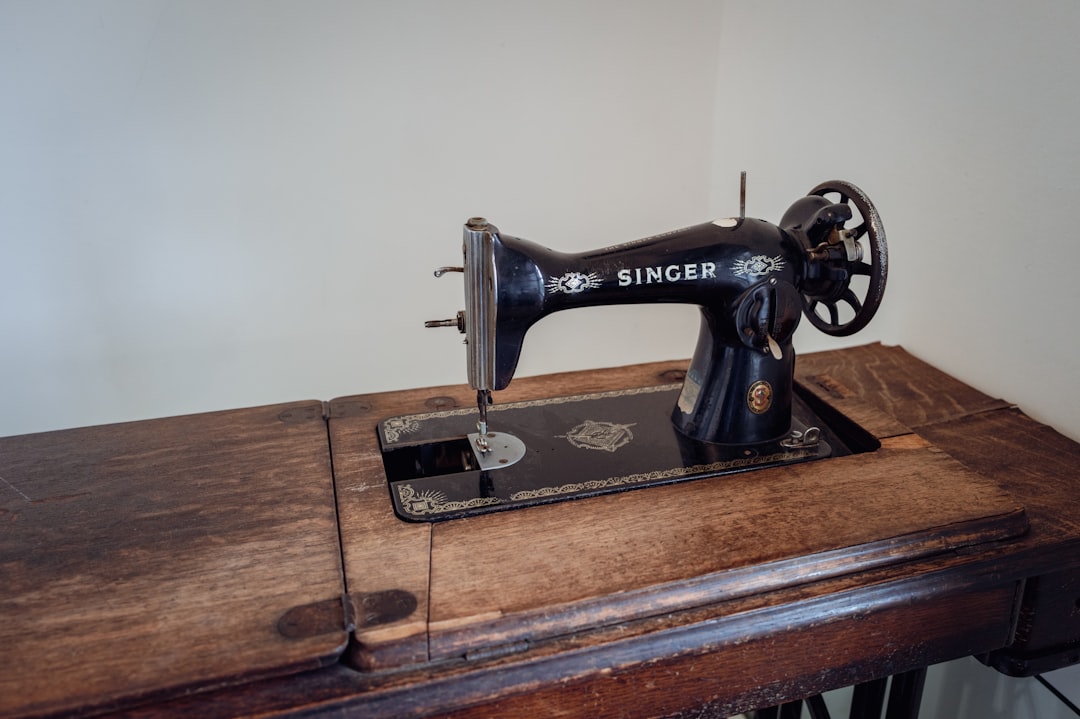 Современная компьютерная швейная машина