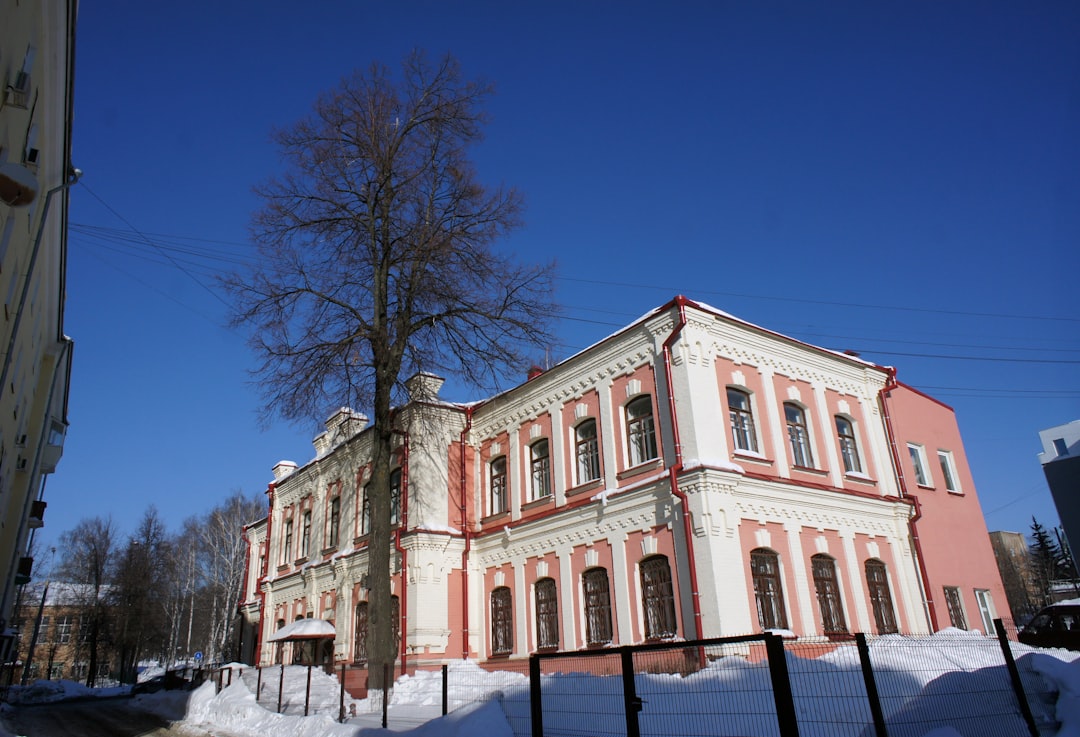 Старинный русский фабричный цех